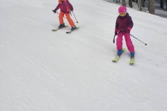 Cursuri-de-schi-pentru-copii-incepatori-cu-varsta-de-3-ani-cu-echipa-de-instructori-de-ski-RJ-Poiana-Brasov