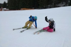 cursuri-de-ski-distractive-pentru-adulti-cu-instructori-de-ski-haiosi-si-prietenosi-din-Poiana-Brasov
