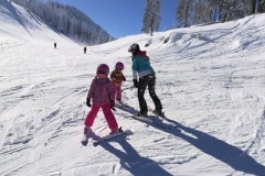 cursuri-de-ski-pentru-copii-si-adolescenti-in-Poiana-Brasov-cu-RJ-scoala-de-ski-copii