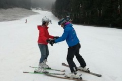incredere-si-siguranta-la-cursurile-de-ski-si-snowboard-oferite-de-RJ-din-statiunea-Poiana-Brasov