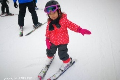 kids-ski-lessons-in-Poiana-Brasov-with-Pro-ski-instructor-from-RJ-ski-school